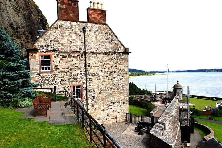 Loch Lomond, Dumbarton & Stirling Castle: Private Day Tour from Edinburgh