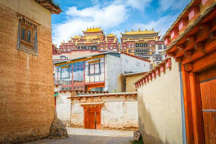 Shangrila to Yubeng: 8-Day Yunnan Wine, Tibetan Culture & High-Altitude Hikes