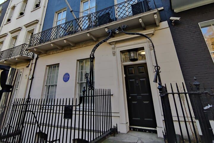 Dickensian London Treasure Hunt: Immersive Outdoor Escape Room Walk photo 5