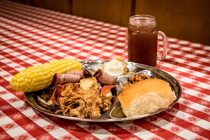Great American Chuckwagon Dinner Show in Branson: Cowboy Dinner & Live Western Entertainment photo 6