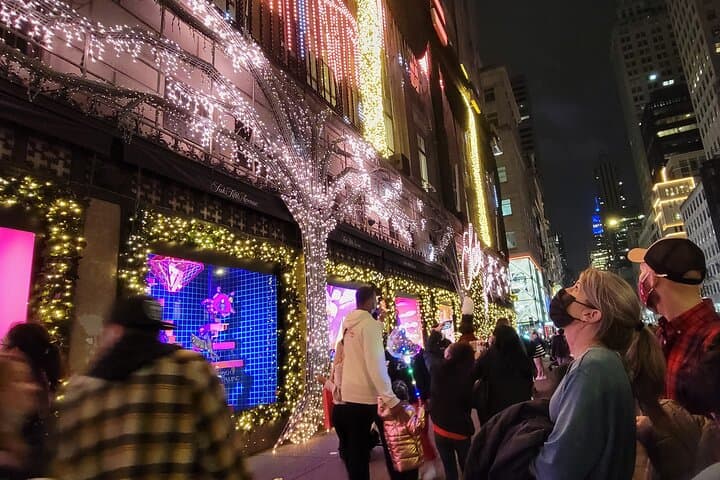 NYC Holiday Lights Walking Tour: Rockefeller, Fifth Avenue & Bryant Park in One Route