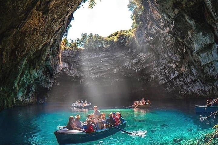 Private tour: Drogarati Cave, Melissani Lake & Myrtos Beach from Sami