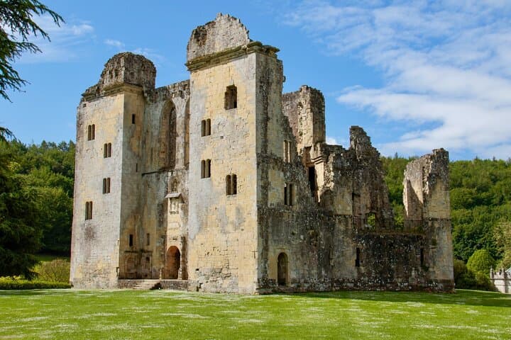 Salisbury Self-Guided Hidden Gems Game: Explore Cathedral, Watermeadows & Stonehenge photo 2