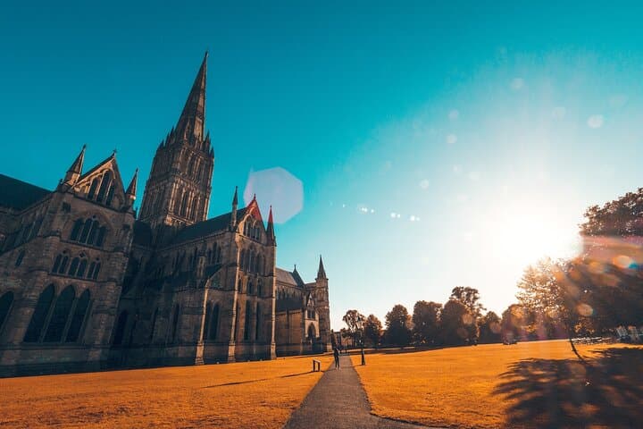 Salisbury Self-Guided Hidden Gems Game: Explore Cathedral, Watermeadows & Stonehenge
