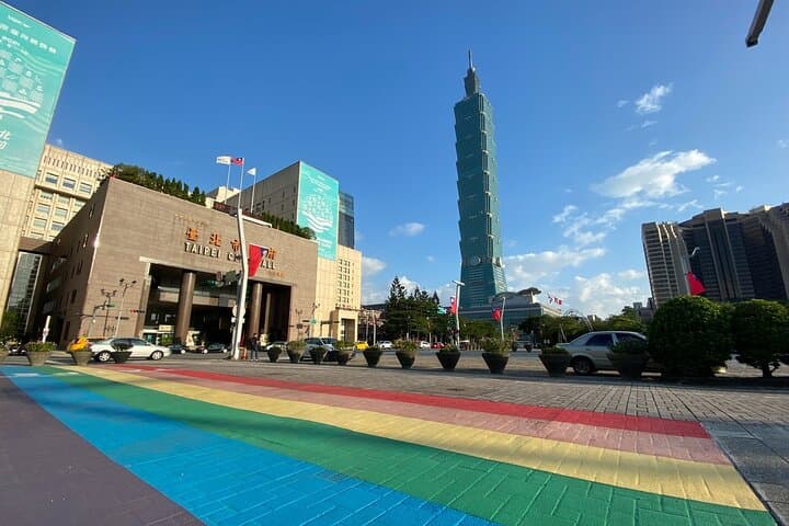 Taipei LGBT Heritage Tour: Private Day Walk Through Pride History