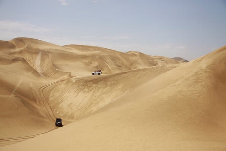 Sandwich Harbour 4x4 Dune Safari & Pelican Point Beach Braai — Walvis Bay photo 3