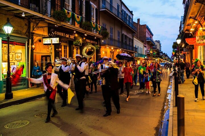 Sin and Tonic: New Orleans Dark-History Pub Crawl photo 2