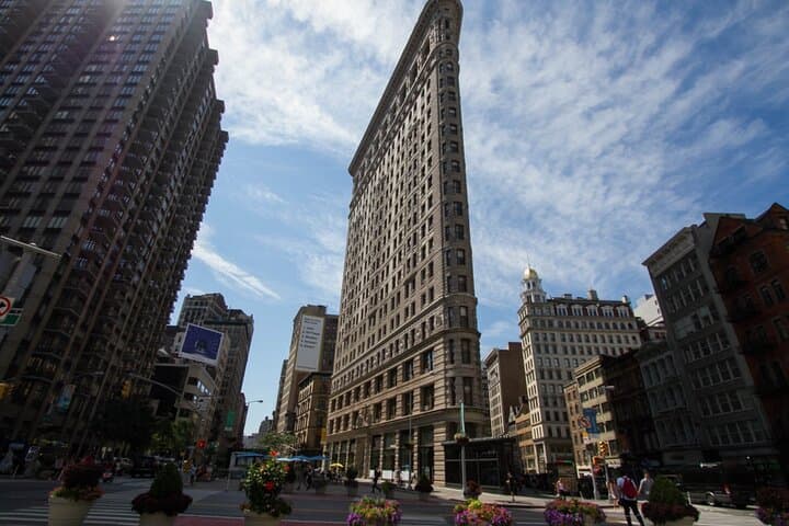 Solve Clues Across NYC: Celebrity Chef Self-Guided Architecture Exploration Game photo 4