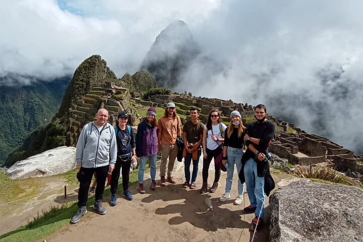 Machu Picchu 2-Day Train Adventure with Overnight in Aguas Calientes