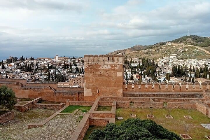 Granada Panoramic Walking Tour: Albaicín Viewpoints, Alhambra Terraces & Bib-Rambla photo 5