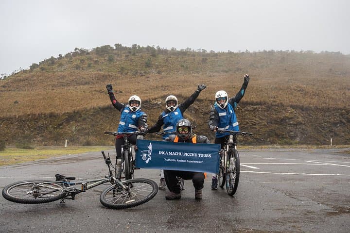 Inca Jungle Trek: 4-Day Machu Picchu Biking, Rafting & Zipline from Cusco