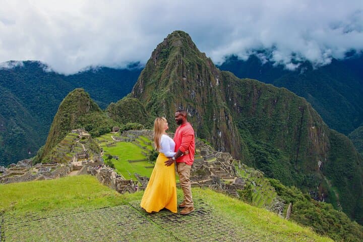 2-Day Sacred Valley & Machu Picchu Train Tour from Cusco | Vistadome Option