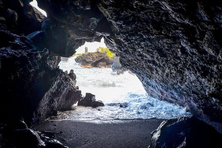 Private Luxury Road to Hana Tour from Kahului — Black Sand Beaches, Waterfalls & Local Stops photo 5