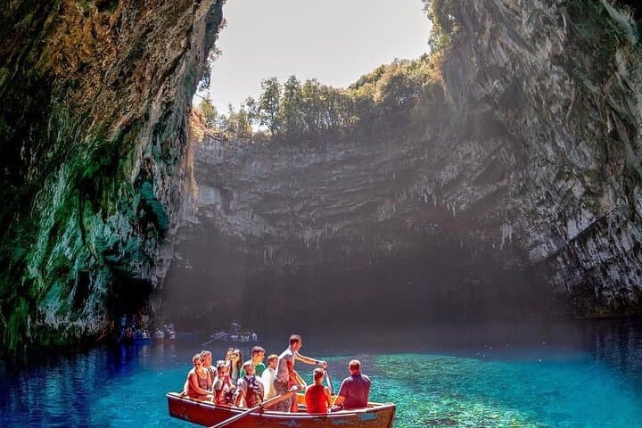 Private tour: Drogarati Cave, Melissani Lake & Myrtos Beach from Sami photo 3