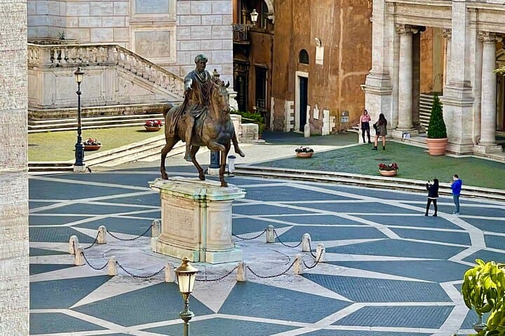 Best of Rome: Colosseum, Squares & Fountains Private Walking Tour photo 6