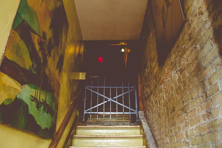 Shakers Historical Ghost Tour Milwaukee: Walker's Point Haunted Bar Experience photo 4