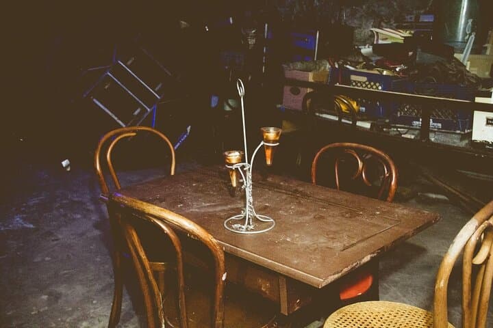 Shakers Historical Ghost Tour Milwaukee: Walker's Point Haunted Bar Experience photo 6
