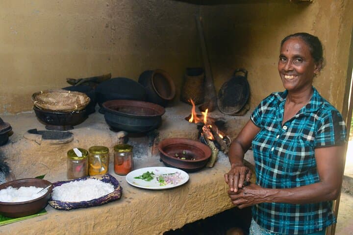 Village Food Trail in Ingiriya: Foraging, Cooking & Stream Baths
