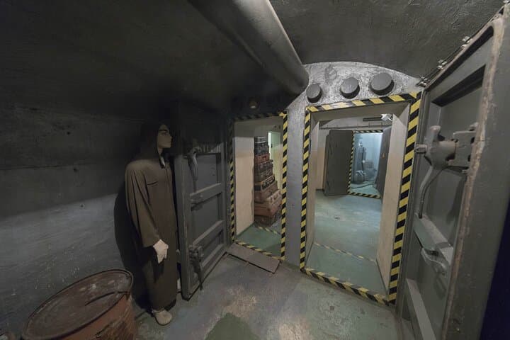 Prague Communism & Nuclear Bunker Tour: Cold War Walking Experience