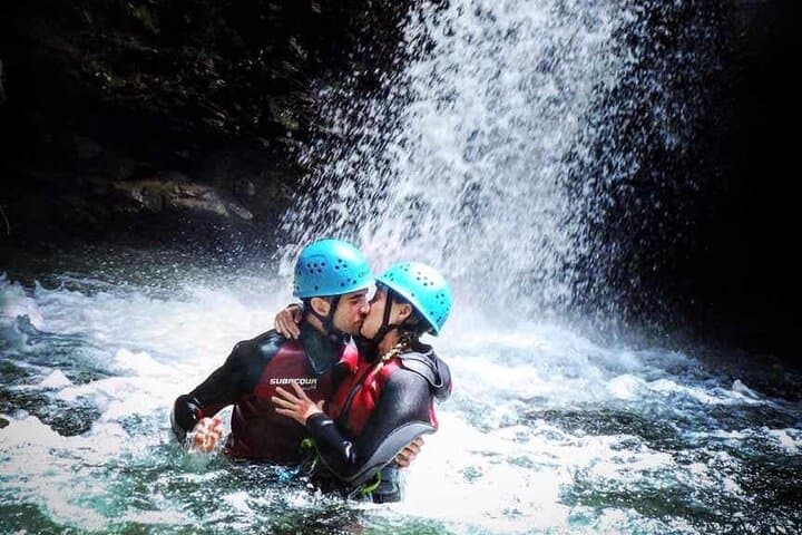Cashaurco Canyoning: Technical Waterfall Rappels, Jumps & Natural Pools Near Puyo photo 2