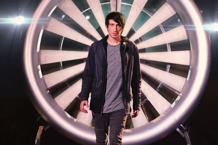 Reza Edge of Illusion — Branson’s High-Energy Illusion Experience photo 3
