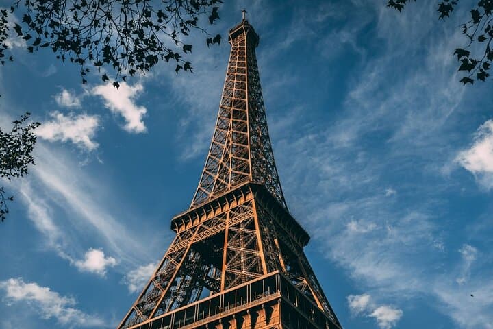 Paris Highlights Private Sightseeing Car Tour — Eiffel, Louvre & Hidden Gems photo 2