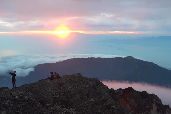 3-Day Rinjani Trek: Summit, Segara Anak Lake & Hot Springs photo 2