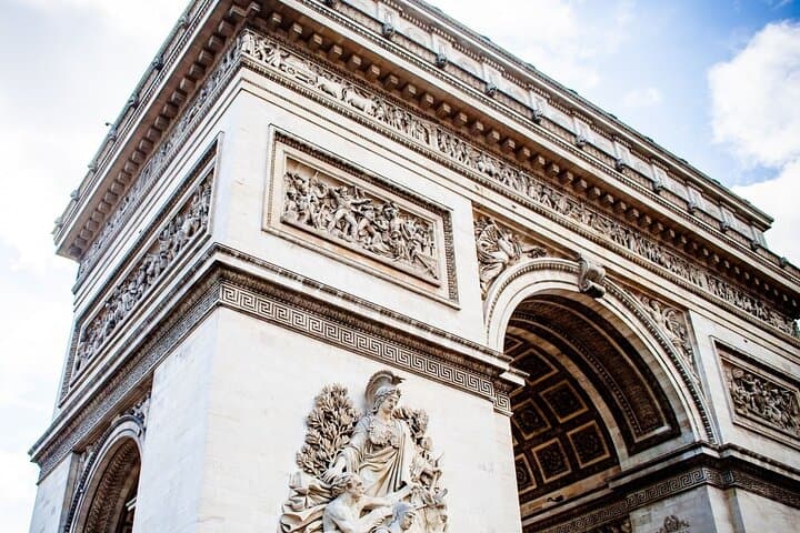 Paris Highlights Private Sightseeing Car Tour — Eiffel, Louvre & Hidden Gems photo 4
