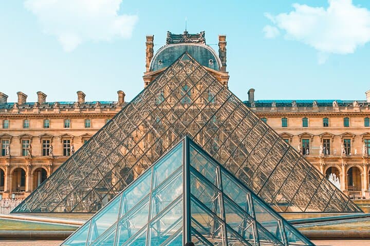 Paris Highlights Private Sightseeing Car Tour — Eiffel, Louvre & Hidden Gems photo 5