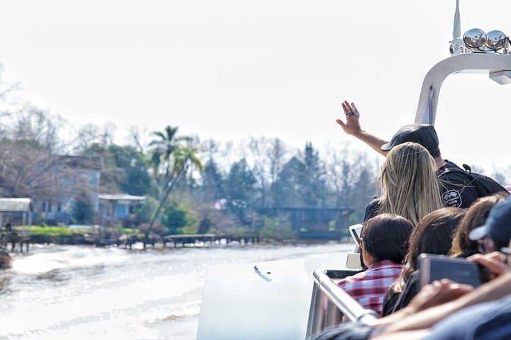 Tigre Delta Full-Day Cruise from Buenos Aires: Boat, Market & Tren de la Costa