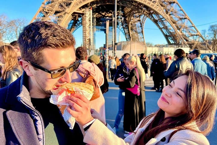 Seine River Cruise and Crepe Tasting by the Eiffel Tower: 1-Hour Sightseeing & Local Snack photo 4