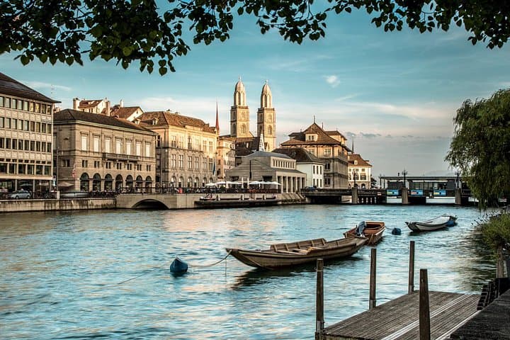 Zurich Highlights Tour: Lake Zürich, Old Town & Optional FIFA Museum photo 1