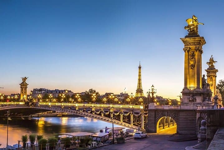 Seine Dinner Cruise with Live Singer aboard VIP Paris Yacht photo 4