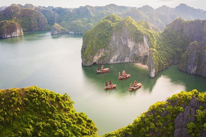 Lan Ha Bay Boutique Cruise: 2-Day Kayaking, Swimming & Viet Hai Village Bike Tour
