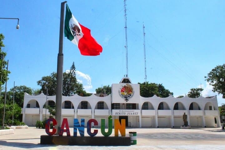 Half-Day Private Cancun Shopping Tour — Mercado 28, Plaza La Isla & Playa Delfines photo 4