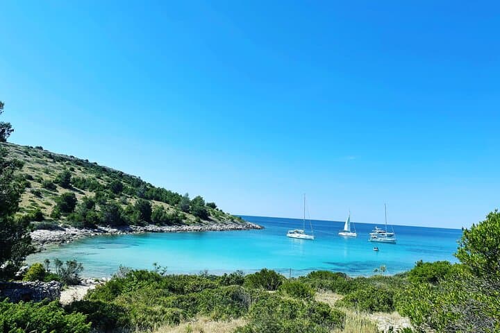 Private Speedboat Tour to Saharun Beach, Golubinka Cave & Dugi Otok photo 3