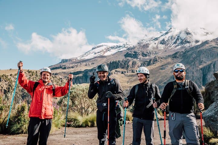 Private Hiking Tour on Iztaccihuatl: 4,200m Viewpoints of Popocatépetl photo 3