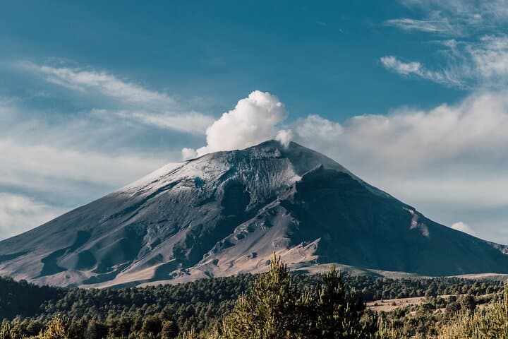 Private Hiking Tour on Iztaccihuatl: 4,200m Viewpoints of Popocatépetl photo 6