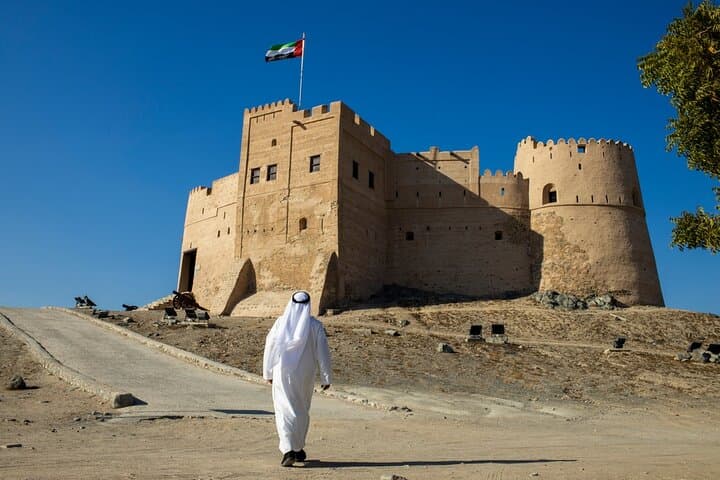 Fujairah East Coast Escape: Full-Day Tour from Dubai to Forts, Beaches & Markets