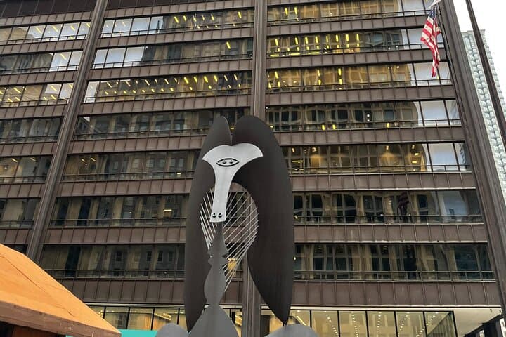 Self-Guided Loop & River North Walk: Chicago Theater District Audio Tour photo 4