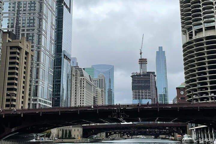 Self-Guided Loop & River North Walk: Chicago Theater District Audio Tour