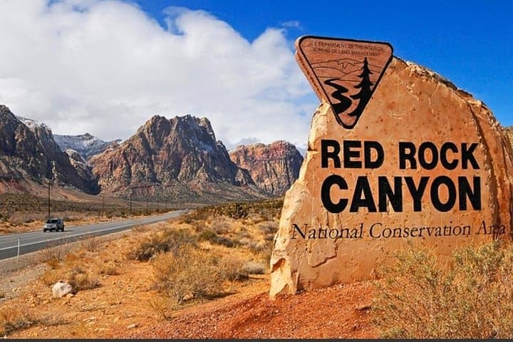 Red Rock Views & Seven Magic Mountains: Mojave Desert Day Tour from Las Vegas