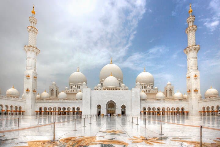 Abu Dhabi Day Tour: Sheikh Zayed Mosque, Emirates Palace & Louvre Abu Dhabi