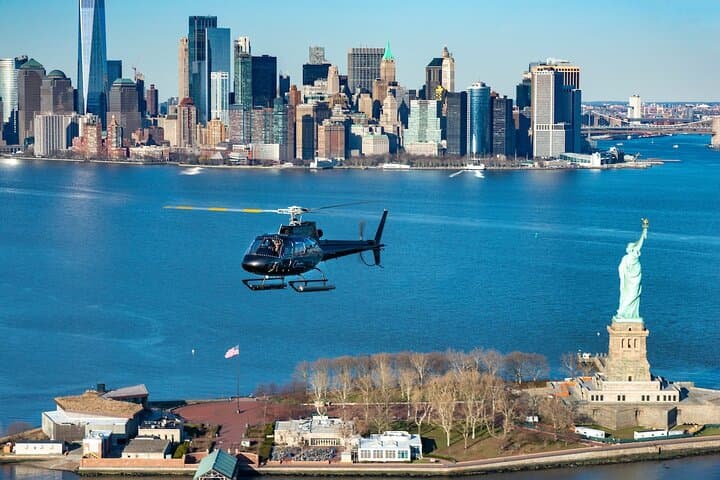 Empire Helicopter Tour of New York: A 25‑Minute Aerial Overview of Manhattan photo 2