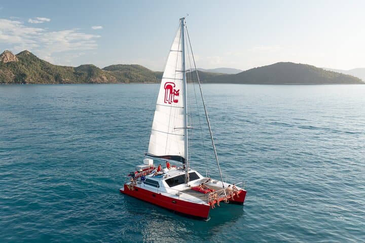 Full-Day Whitsunday Sail and Snorkel Adventure from Airlie Beach photo 1