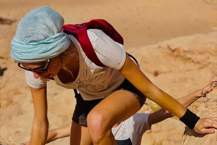 Hike Burdah Rock Bridge in Wadi Rum: Guide to Climbing Jordan’s Epic Natural Arch photo 6