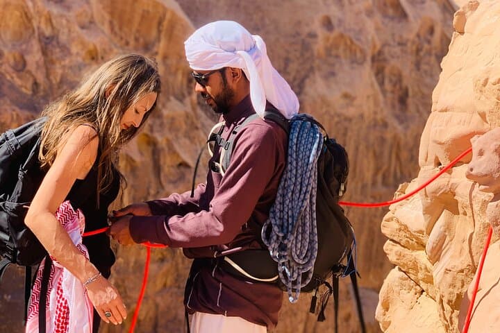 Hike Burdah Rock Bridge in Wadi Rum: Guide to Climbing Jordan’s Epic Natural Arch photo 5