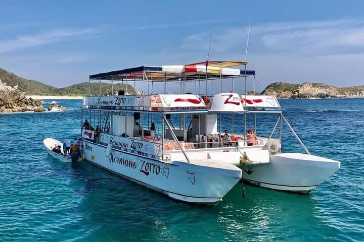 Sailing the 7 Bays of Huatulco: A Catamaran Day Tour Guide
