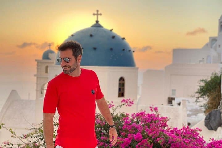 6-Hour Private Santorini Photo Tour: Oia, Caldera Views & Red Beach photo 4