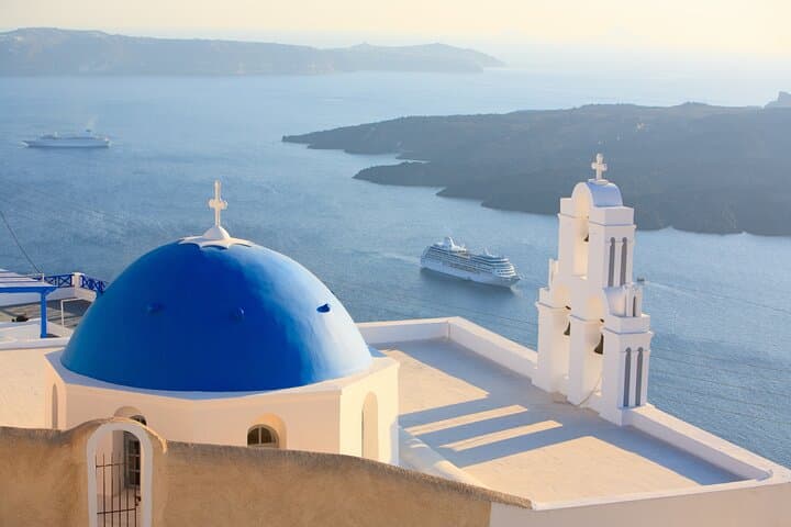 Private 4-Hour Santorini Photo Tour: Oia, Blue Domes & Caldera Views photo 3